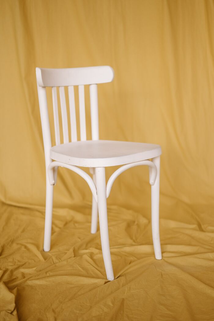 trashy wedding stories - chair pexel