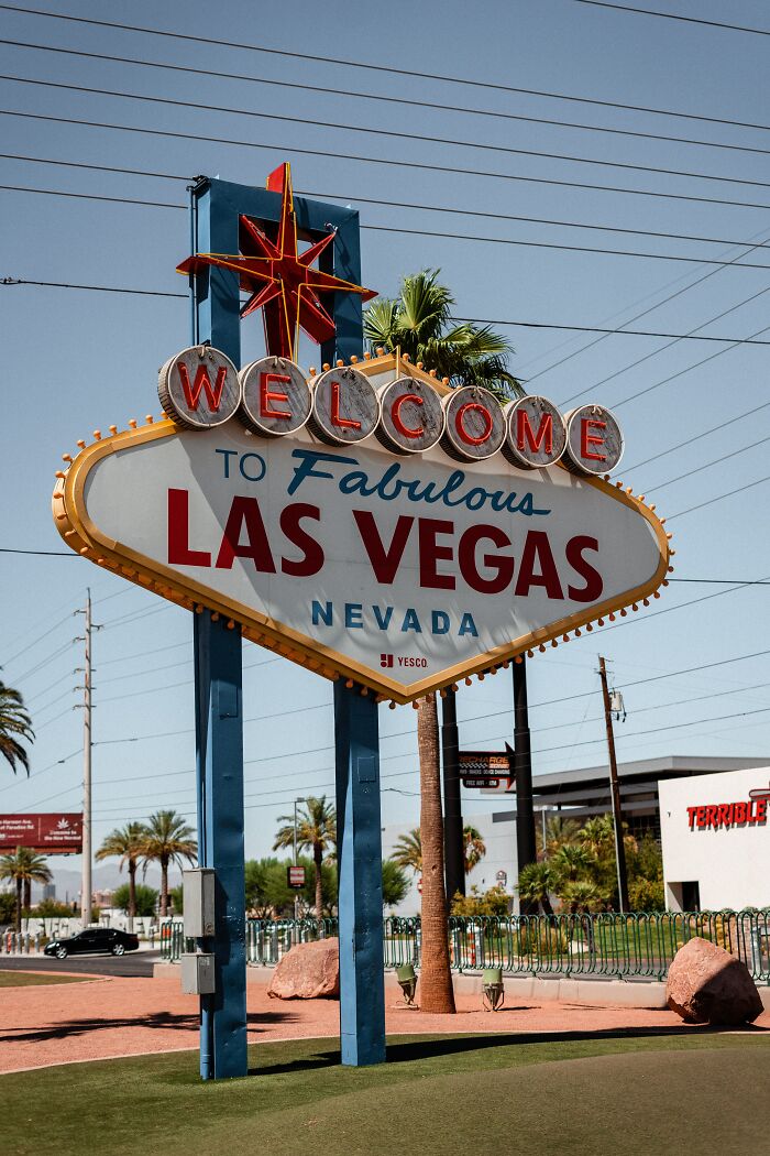 trashy wedding stories - welcome to fabulous las vegas sign - Welcome Las Vegas To Fabulous Nevada Yesco
