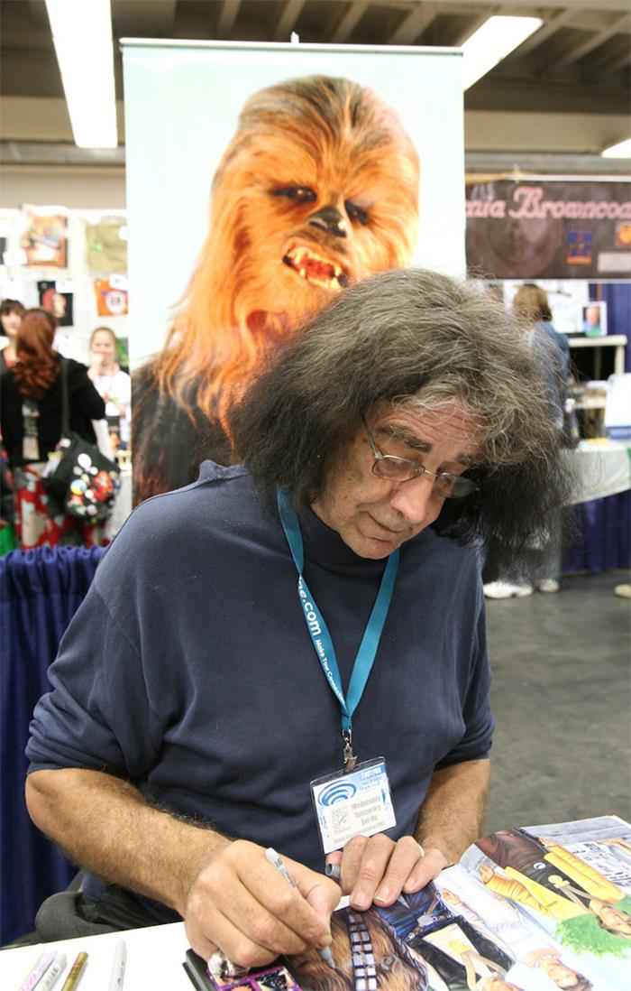 celebrities who are bad people - worst celebrities - peter mayhew signing autographs - mia Browncoa Roos