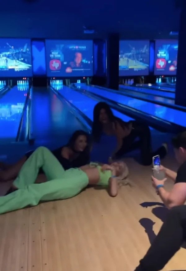 Influencers taking absurd pics - ten pin bowling - Re