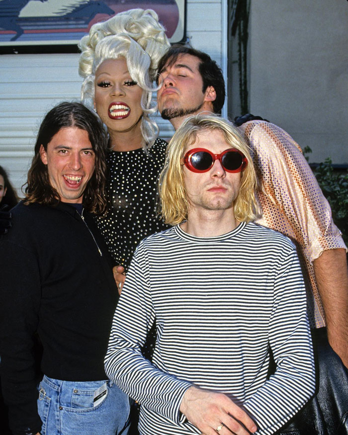 rare photos from history - dave grohl and kurt cobain