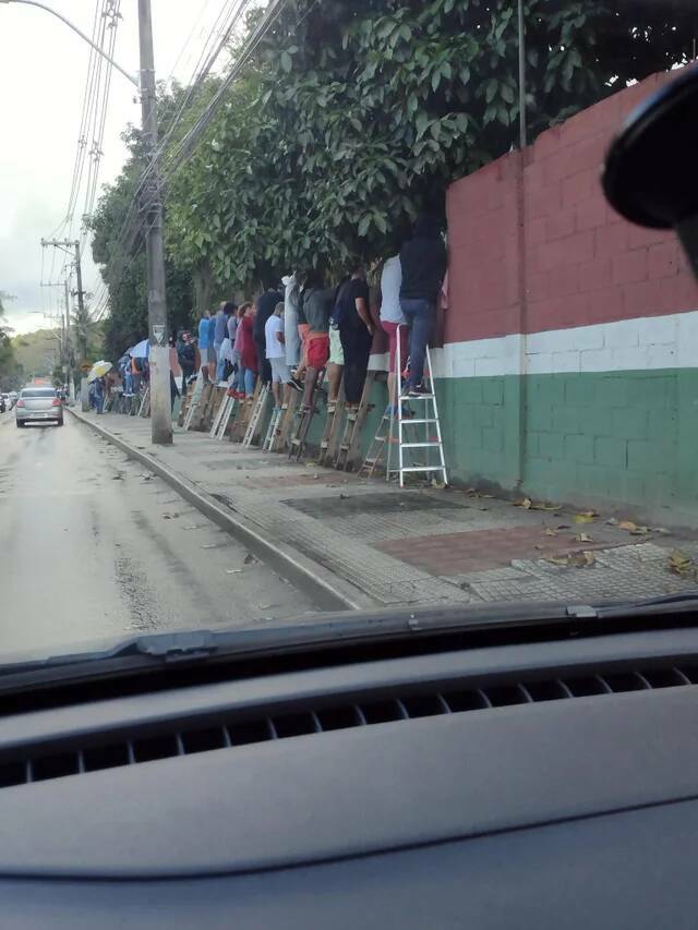 "Rental stairs for Fluminense supporters watch the team at their training grounds"