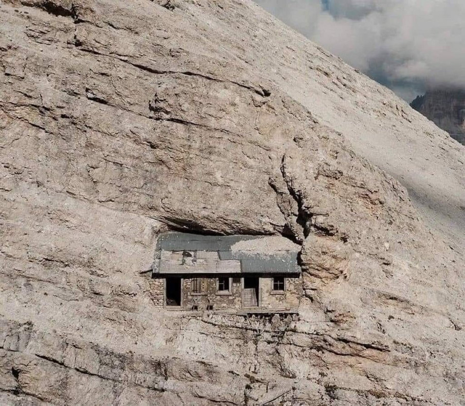fascinating photos - alpine refuge located at 2760 meters in monte cristallo italy