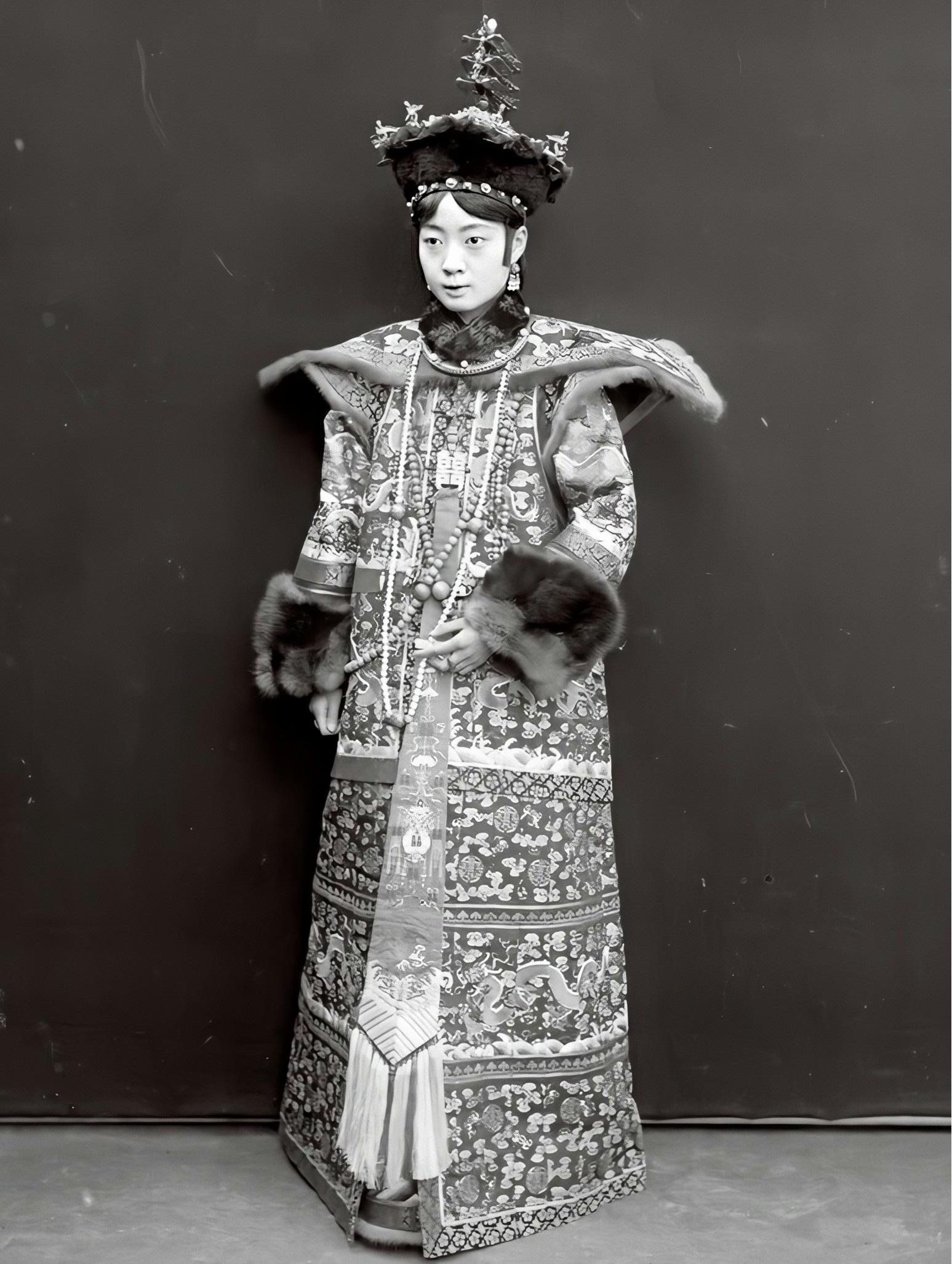Wanrong, the last of Empress of China, wearing “chaofu” the ceremonial court dress of the Qing Dynasty – 1920′s
