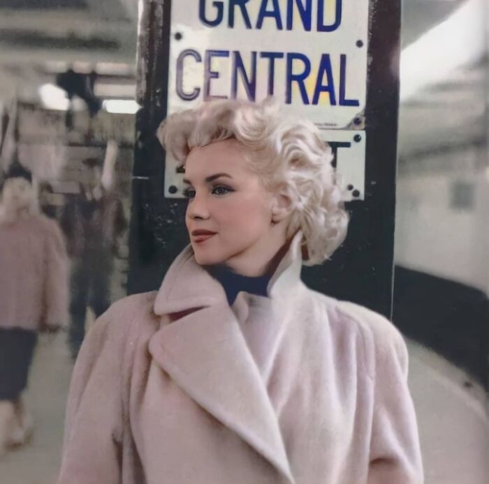 Vintage Celebrity Photos -  marilyn monroe grand central station - Unand Central