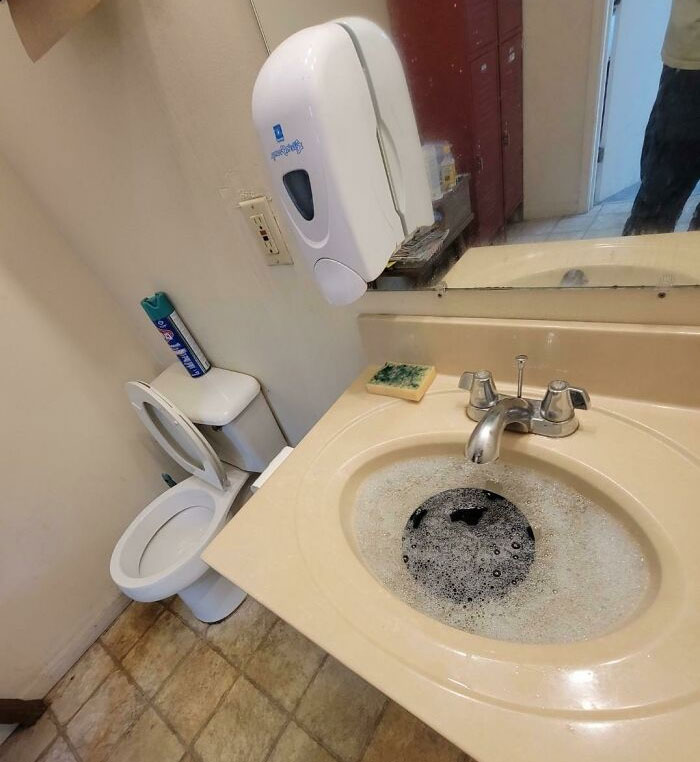 Bad Coworkers - toilet