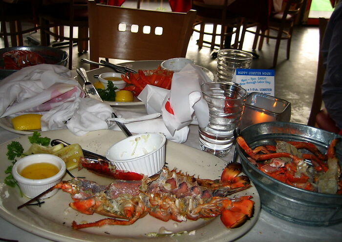 super entitled people -  meal - Happy Lobster Noor Iloster