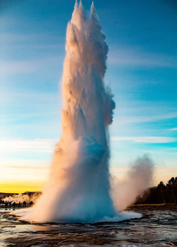 freaky facts - Yellowstone is a giant super volcano. If it blows, things on this planet will go really bad really fast.