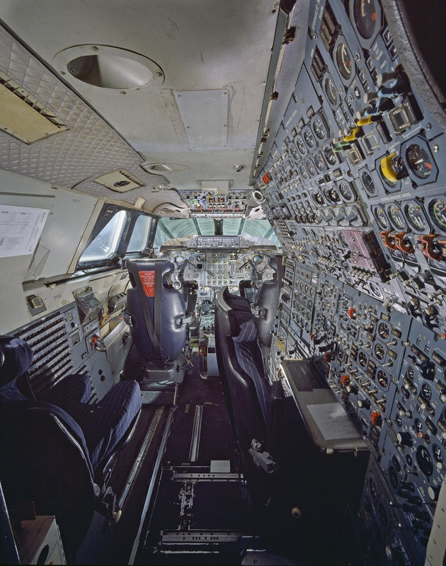 fascinating things found - cockpit concorde - C V27