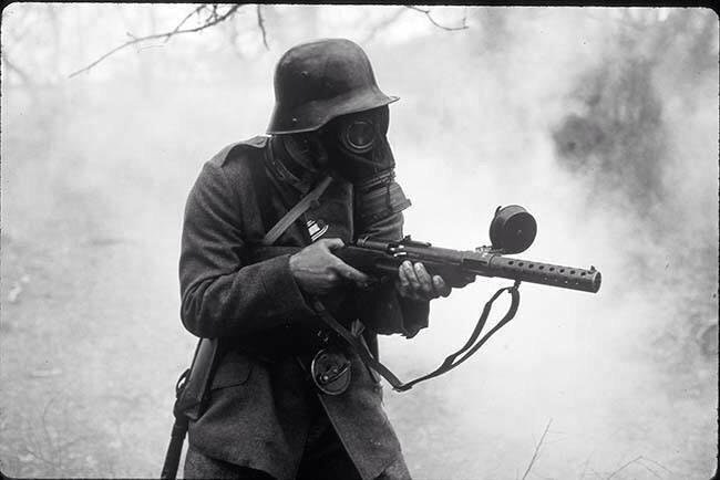 world war 1 photos - - mp 18 German stormtrooper during the 1918 Spring Offensive
