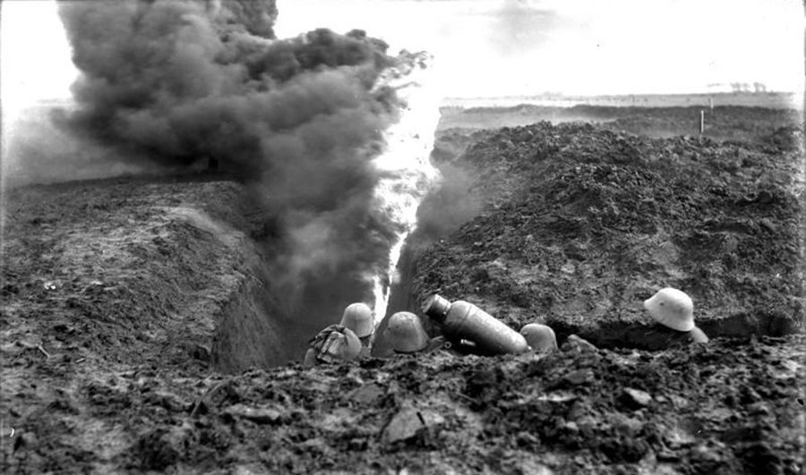world war 1 photos - german flamethrower ww1