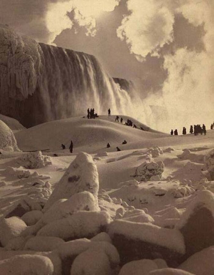 Perfectly Timed Historical Photos - niagara falls frozen over 1883