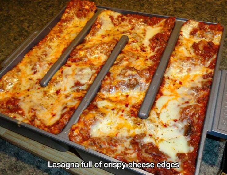 pics of awesome things - brownie pan edges - Lasagna full of crispy cheese edges