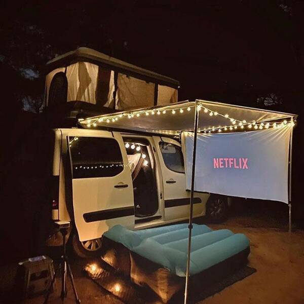 pics of awesome things - camper van movie night - Netflix