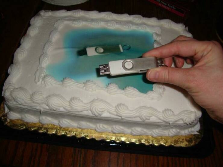 "A Friend Of Mine Ordered A Picture Cake And Gave The Woman A Thumb Drive With The Picture She Wanted To Use"