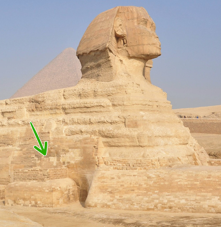 Little do we know, the Sphinx is more than just a large monument in the middle of the desert. Experts say that it also houses very elaborate tunnels and chambers found just inside the block of the Sphinx’s side, leading down to the bottom of the structure.