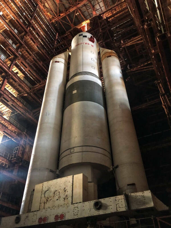 It happened just two days ago! I walked for 80 km through the desert just to see this beauty – an abandoned 60m heights space rocket
