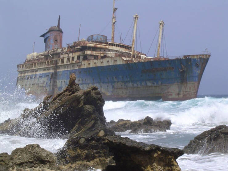On New Year’s Eve 1993, this ocean liner left Greece for Thailand, towed by a tugboat. The tow lines broke during a storm, the ship was left adrift and, on 18 January 1994, it ran aground near Fuerteventura, Canary Islands