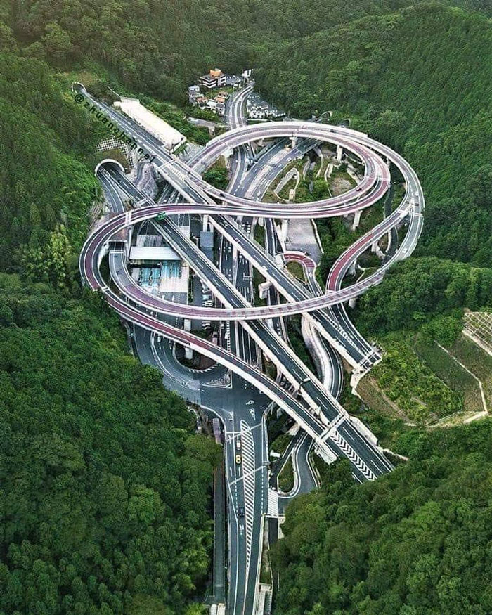 amazing discoveries - highway in japan - a