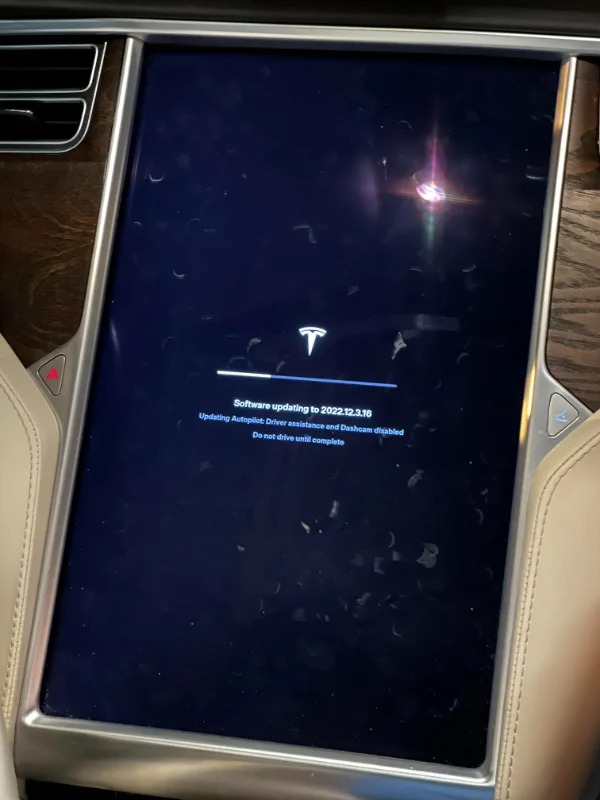 people having bad luck - gadget - T Software updating to 2022.12.3.16 Updating Autopilot Driver assistance and Dashcam disabled Do not drive until complete