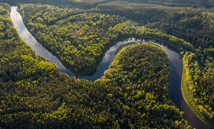 that on the entire 4300 mile length of the Amazon river there are no bridges