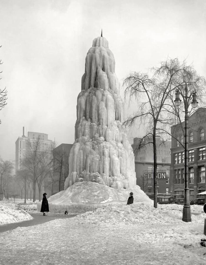 historical pictures - detroit ice fountain