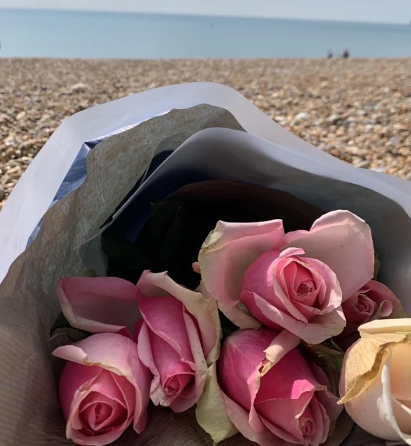 Having a bad day so I’m handing out these flowers to strangers in Brighton..