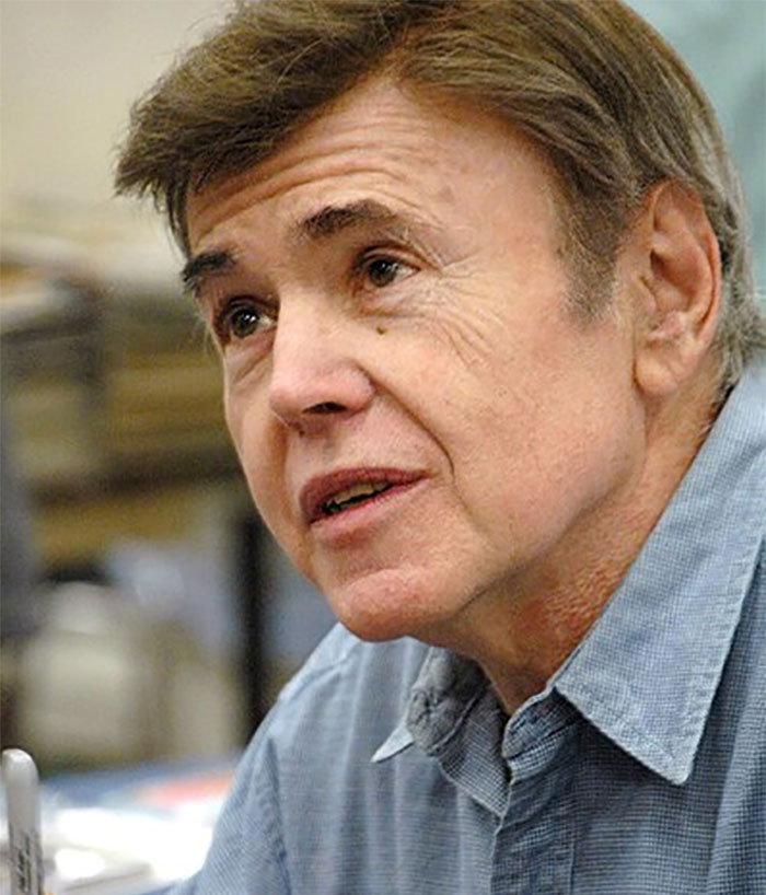 Walter Koenig was by far the nicest of the Star Trek folks. He collects buttons and asked if he could have the one I was wearing (from a comic book I was writing at the time) and I told him if he gave me his address I'd send him one. He did, I did, and we corresponded for a while. He sends notes on long paper with the title "Chekov List." Great guy.