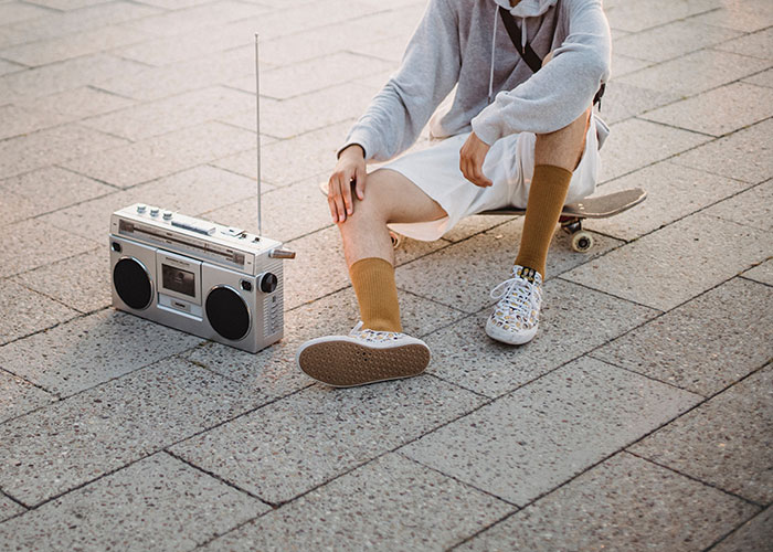 No-one wants to hear your shitty music in public, especially in class.