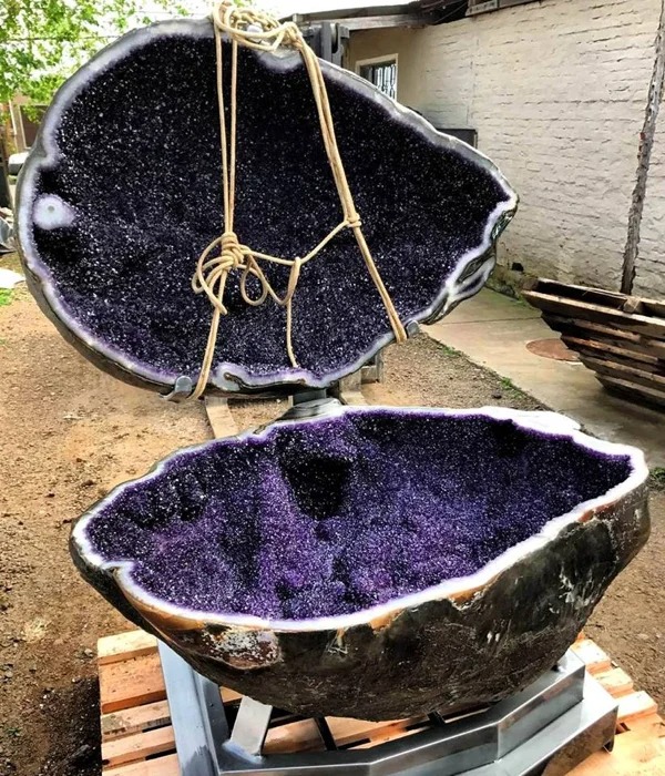 interesting things - discoveries - amethyst geode coffin