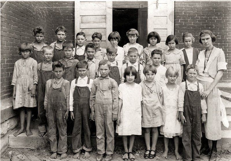 historical photos - poor 1920s children - O