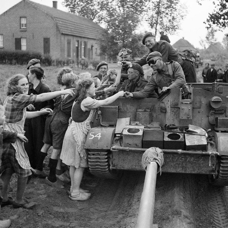 historical photos - netherlands 1944 - a acinee 54