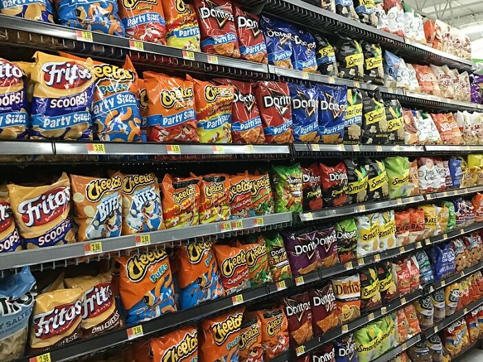 will clauses - chips aisle - to frites eta Cops! Com Size! arty Size Frito Scoof Pops The Salted Scoobs Party Size Oor Fari 2.98 13.38 Fritosfrit Cheese Cheers Theers Bites Rites 2.36 Party Spe OlChees 2.38 Cheedy Puffs 2.98 Party Orl Chees Party Si 3.98
