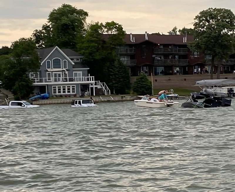 This guy sunk his raptor and Jeep trying to save his $300,000 boat that was sinking