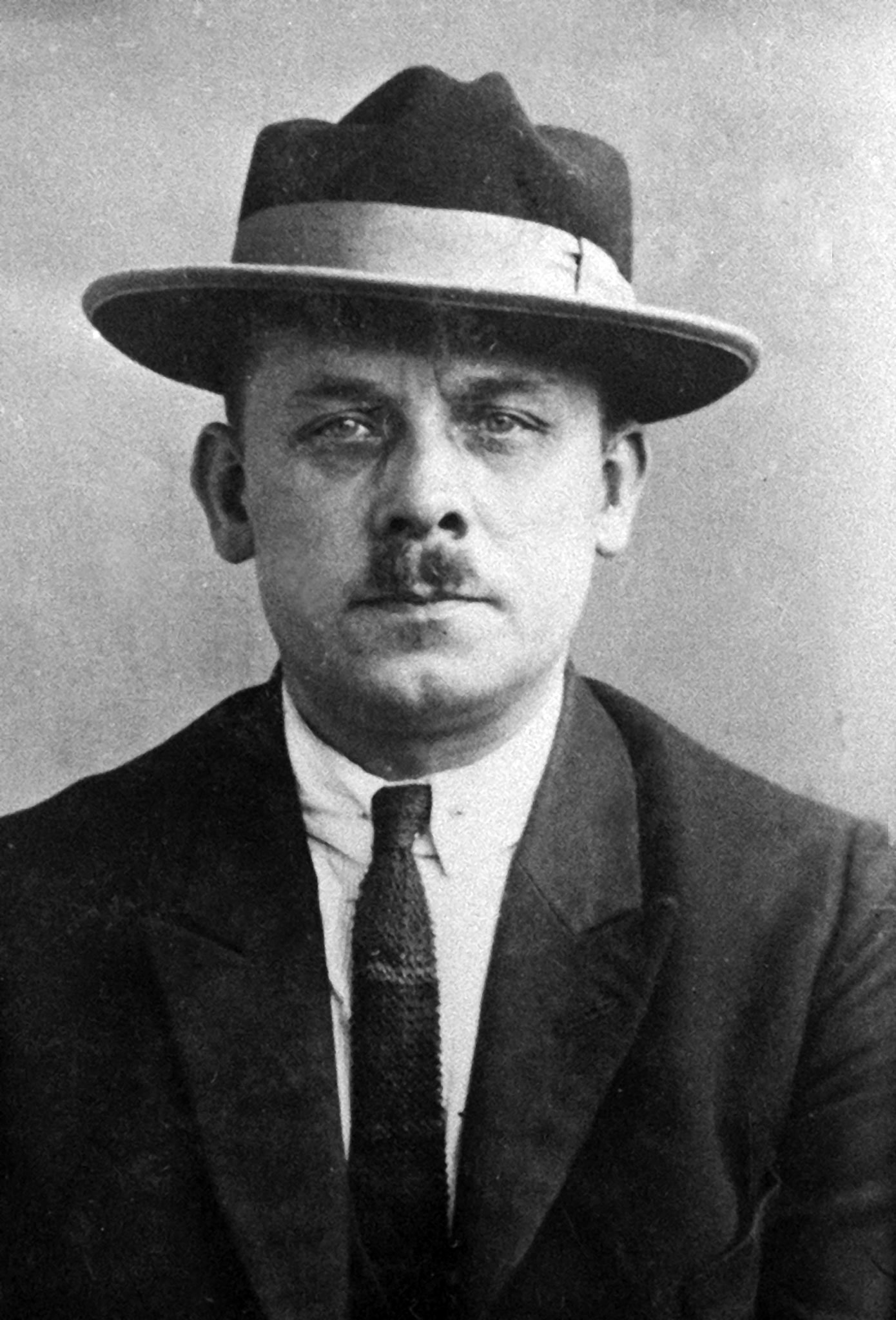 This is Fritz Haarman aka “The vampire of Hanover” who killed 24 boys between 1918 and 1924. He lured his victims home, raped then killed them by biting through their necks. He was popular among his neighbours because he sold used clothes and all kinds of meat for half of the usual price