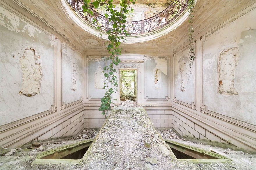 abandoned places - Castle, France