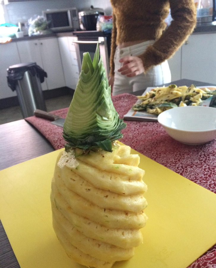 “This is how my gf cuts a pineapple.”