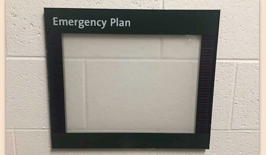 30 People Who Had One Job And Failed.