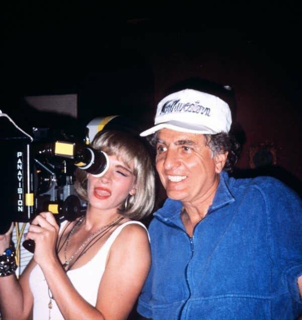 behind the scenes movies --  Julia Roberts takes over for director Garry Marshall on camera for Pretty Woman (1990).
