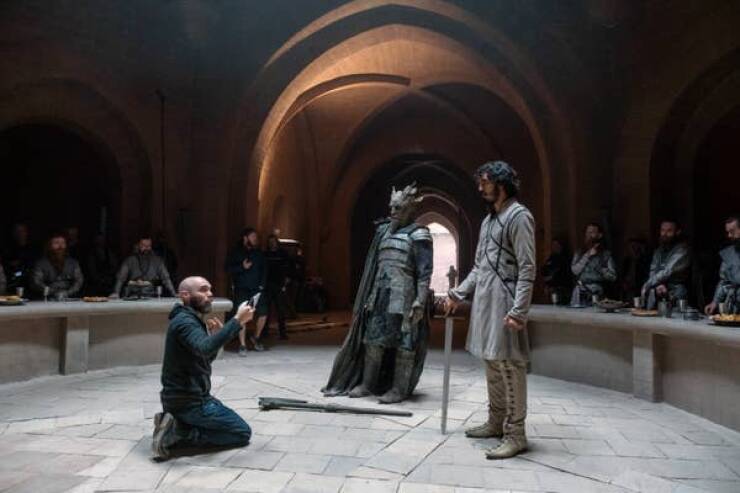 behind the scenes movies - Did someone say "knight?!" Here's director David Lowery taking a moment to instruct Ralph Ineson and Dev Patel on the set of The Green Knight (2021). I'm obsessed with how casual this tree man looks here.
