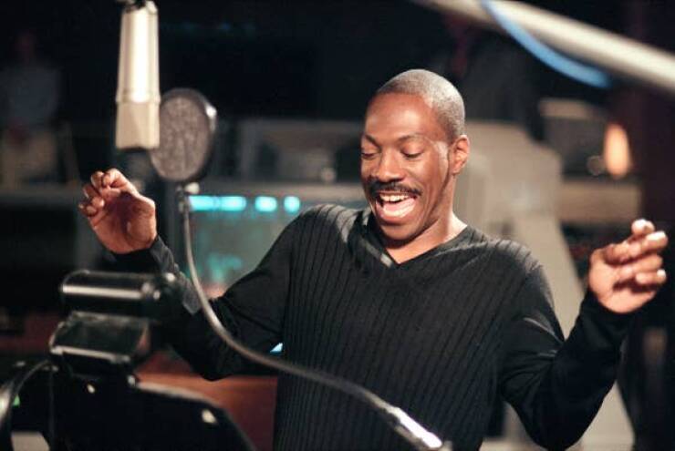 behind the scenes movies - And Eddie Murphy getting into voicing Donkey in the recording sessions for Shrek (2001).