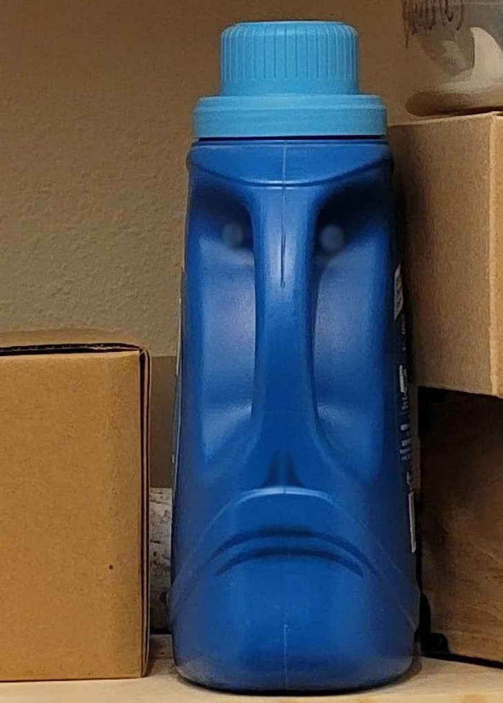 Unhappy detergent container