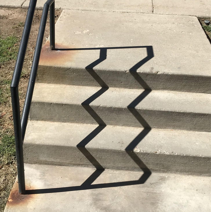 fascinating pics - The way this railing’s shadow perfectly zigzags on the stairs