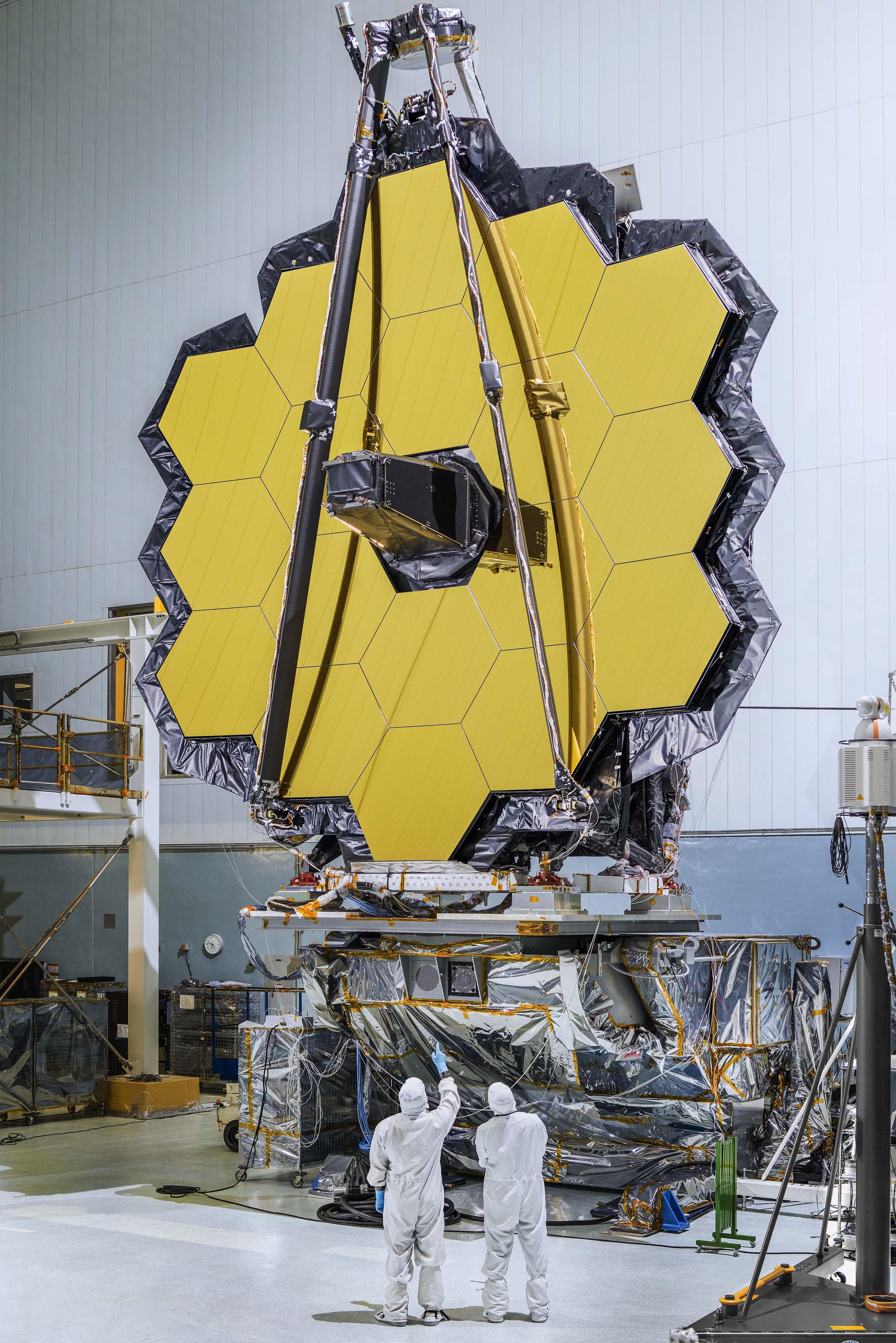 fascinating photos - The primary mirror of NASA’s James Webb Space Telescope consisting of 18 hexagonal mirrors. NASA photo taken in 2016.