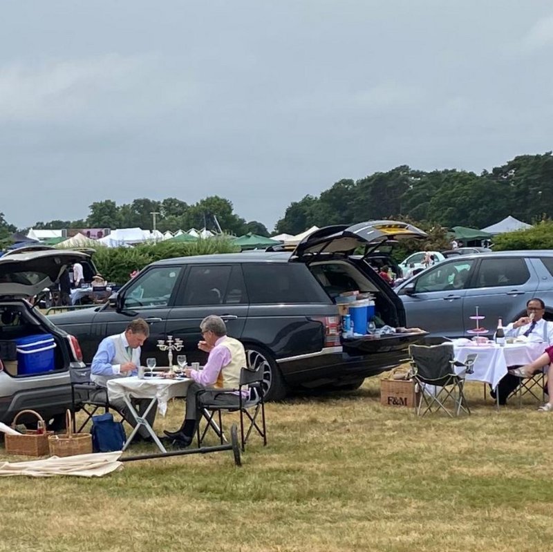 fascinating photos  - This is what tailgating at the Ascot Horserace looks like