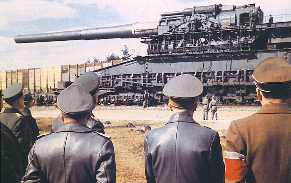 Adolf Hitler & staff inspect the Schwerer Gustav, The Largest Artillery Gun Ever Made, 1943