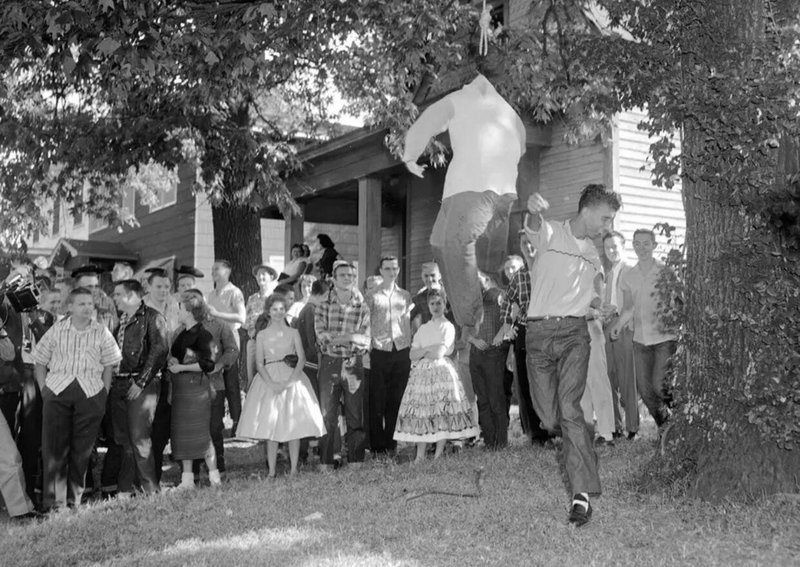 little rock nine walking into school