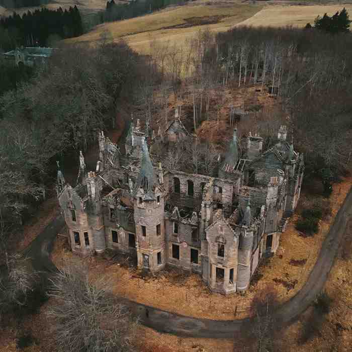 fascinating places - Abandoned Dunalastair Castle, Scotland