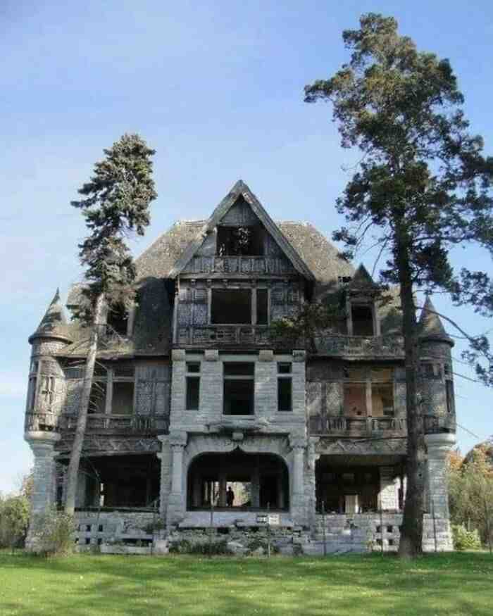 fascinating places - Carleton Island Villa Is An Abandoned Mansion Located On Carleton Island, In Upstate New York
