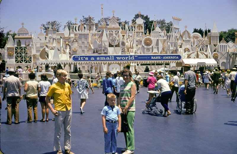 pictures from history - tourism - Znzn Nznz Aznzn it's a small world" BankAmerica Ba